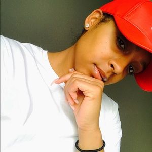 Meet your Posher, Breeoni